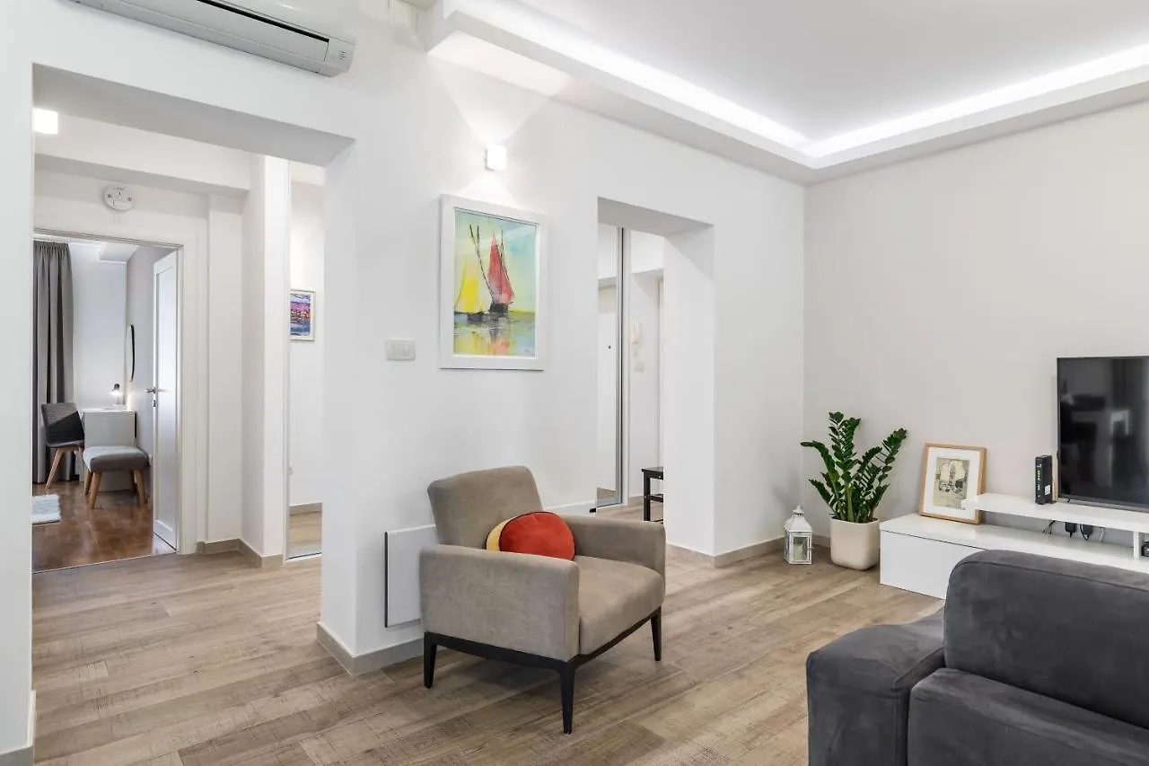 Top Location Apartment 