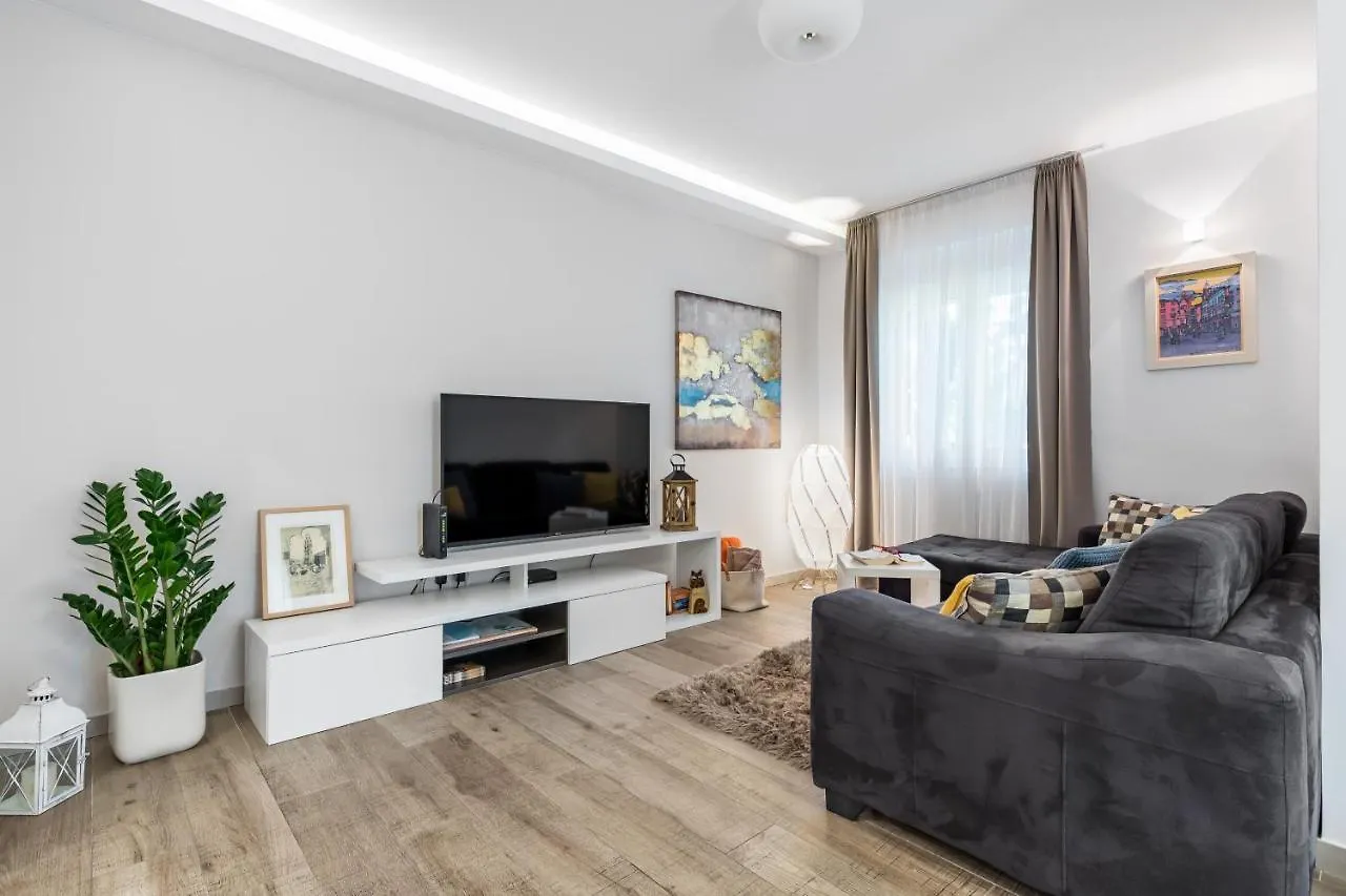 Top Location Apartment 