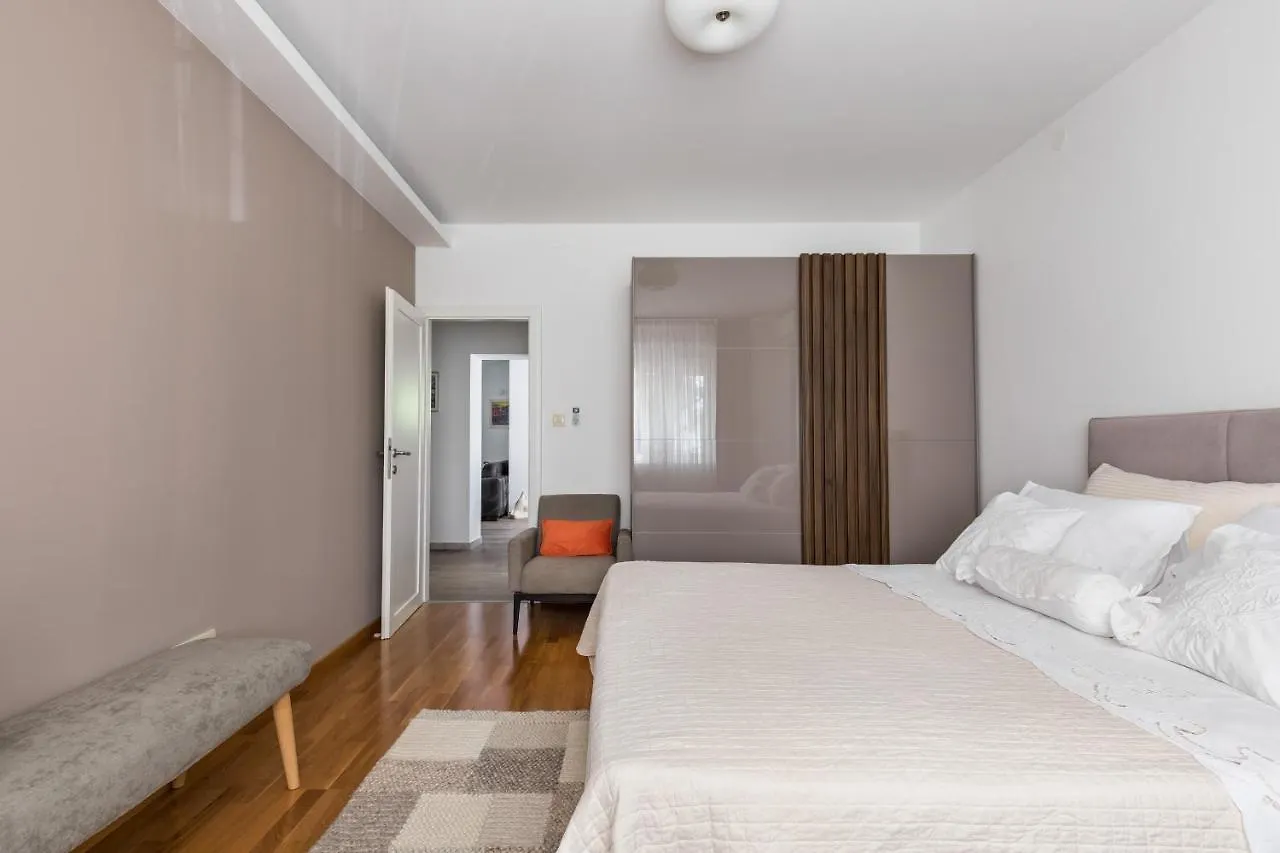 Top Location Apartment 